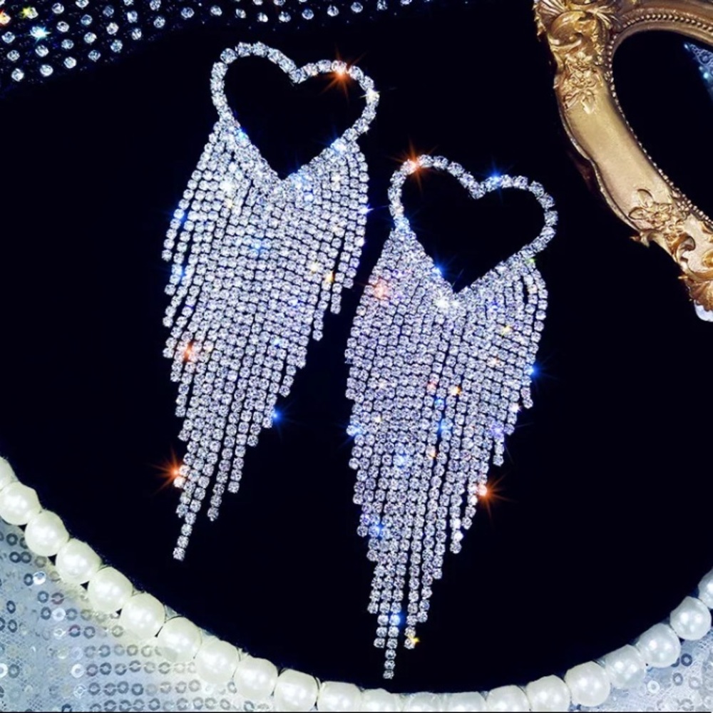 π Luxury Rhinestone Heart Long Earrings - Picture 1 of 4